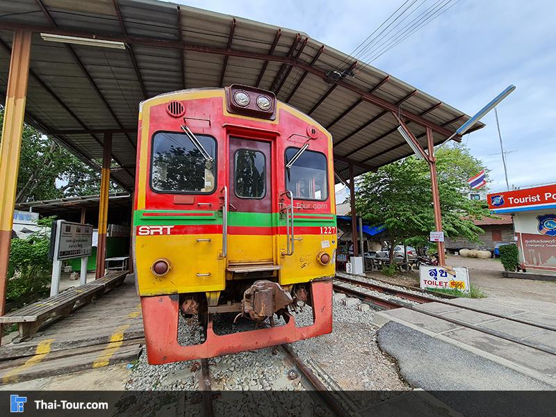 รถไฟ ตลาดร่มหุบ