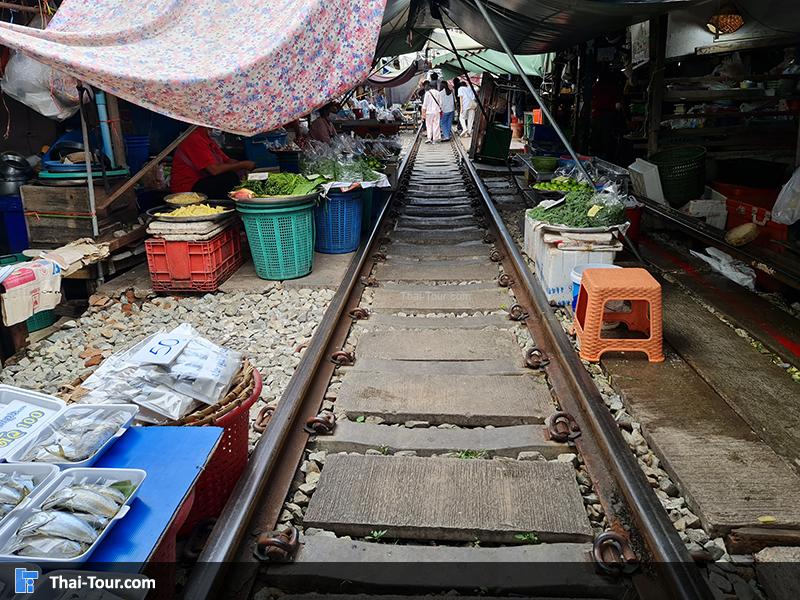 รถไฟ ตลาดร่มหุบ