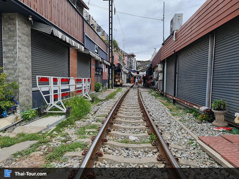 รถไฟ ตลาดร่มหุบ