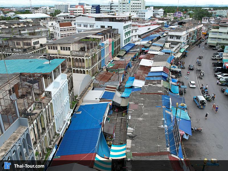 ภาพมุมสูง รถไฟ ตลาดร่มหุบ