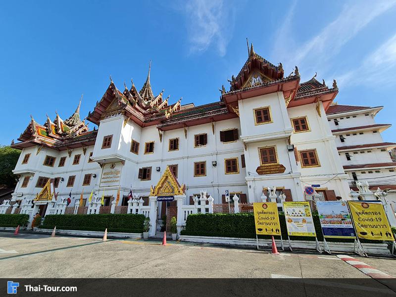 ด้านหน้าวัดยานนาวา