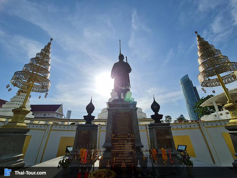 ด้านหน้าวัดยานนาวา