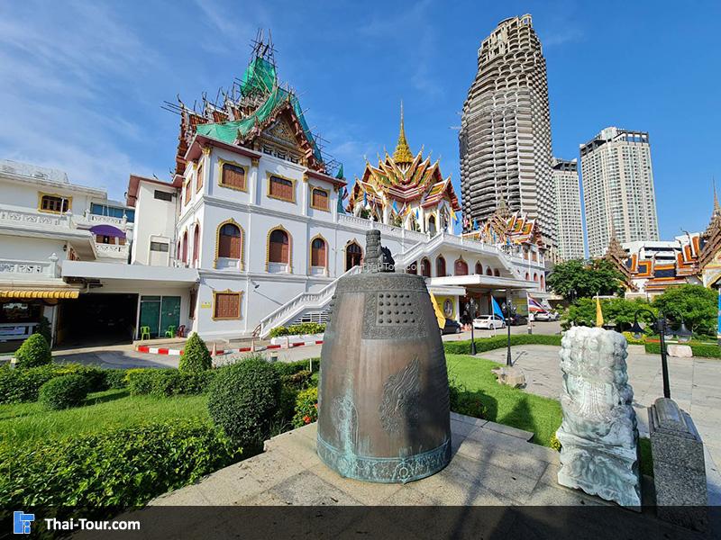 ด้านหน้าวัดยานนาวา