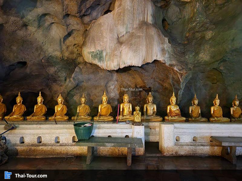 พระพุทธรูปเรียงรายภายใน ถ้ำเขาหลวง