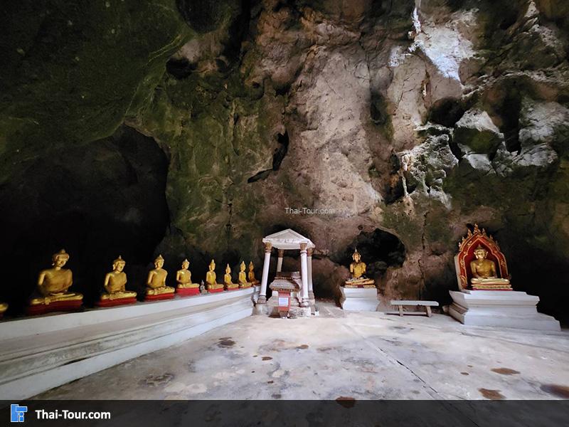 พระพุทธรูปเรียงรายภายใน ถ้ำเขาหลวง