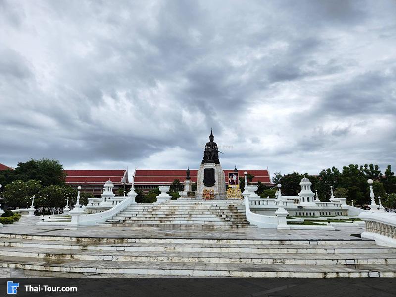 บริเวณอุทยานเฉลิมพระเกียรติพระบาทสมเด็จพระจอมเกล้าเจ้าอยู่หัว พระนครคีรี