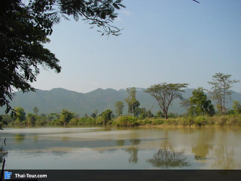 ริมแม่น้ำ