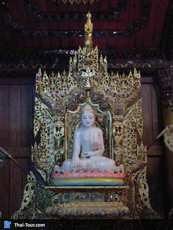 ภายในพระอุโบสถ 