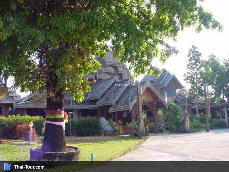 วิหารไม้ รูปทรงแบบไทยใหญ่