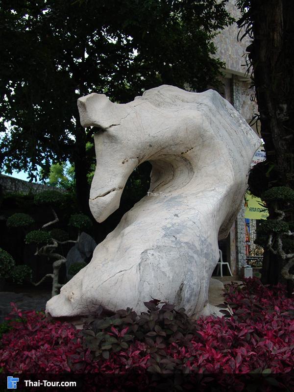 หินที่เกิดจากธรรมชาติ