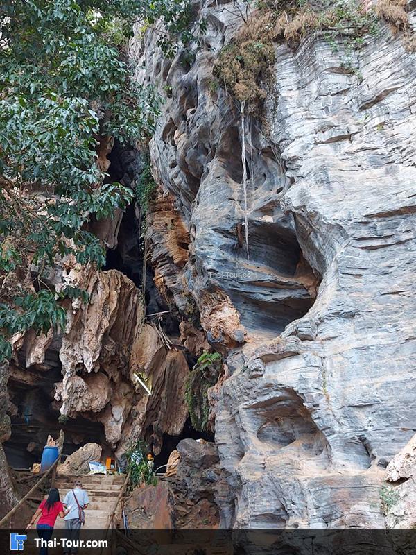 บรรไดทางเข้า ถ้ำสีฟ้า