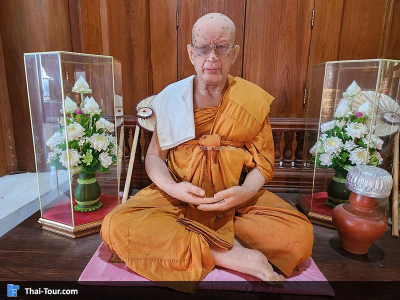 ภายในพระอุโบสถ วัดเด่นสะหลีศรีเมืองแกน