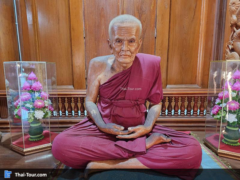 ภายในพระอุโบสถ วัดเด่นสะหลีศรีเมืองแกน