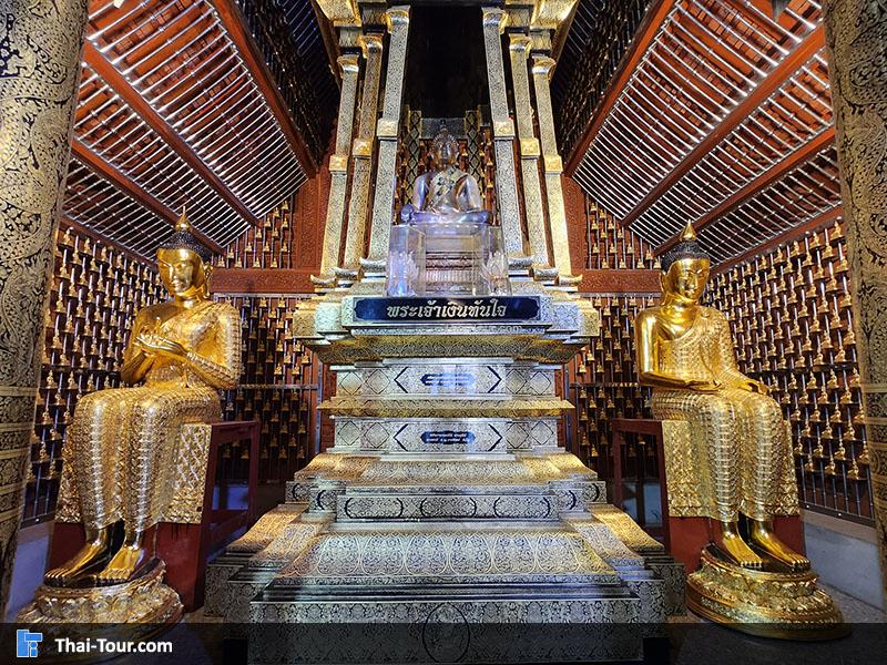 ภายในพระอุโบสถ วัดเด่นสะหลีศรีเมืองแกน