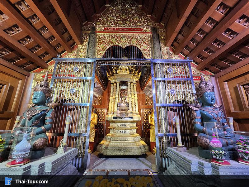 ภายในพระอุโบสถ วัดเด่นสะหลีศรีเมืองแกน