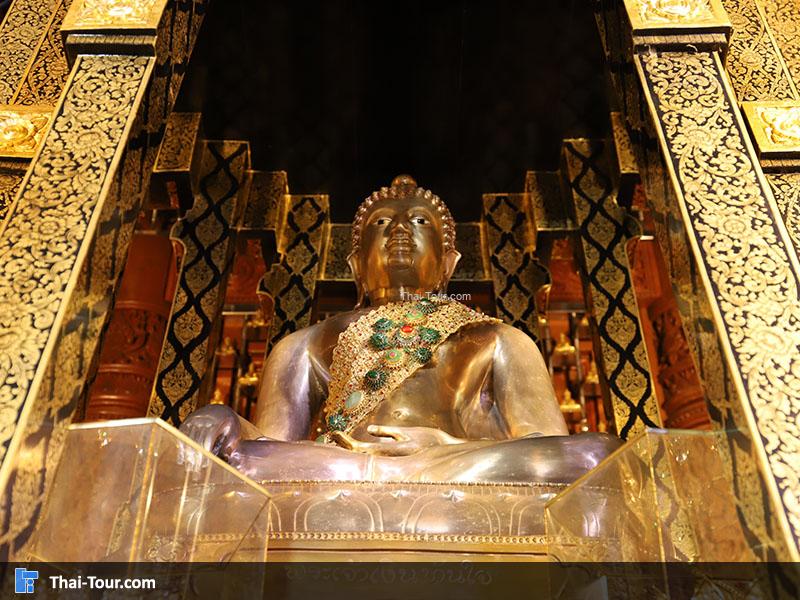 ภายในพระอุโบสถ วัดเด่นสะหลีศรีเมืองแกน