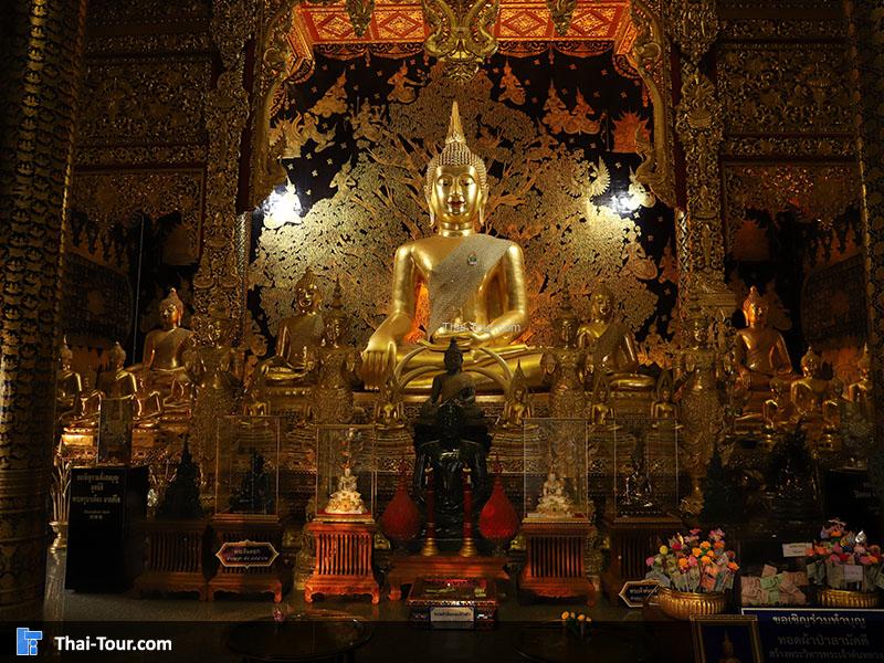 ภายในพระอุโบสถ วัดเด่นสะหลีศรีเมืองแกน