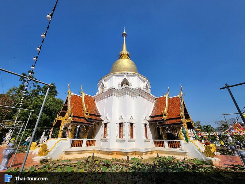 ด้านนอกของ วัดป่าดาราภิรมย์ด้านนอกของ วัดป่าดาราภิรมย์