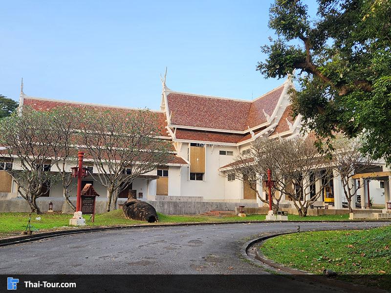 ด้านนอกของ พิพิธภัณฑสถานแห่งชาติเชียงใหม่