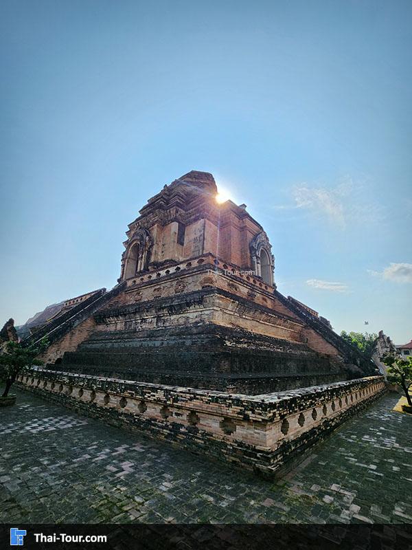 ด้านนอก วัดเจดีย์หลวงวรวิหาร