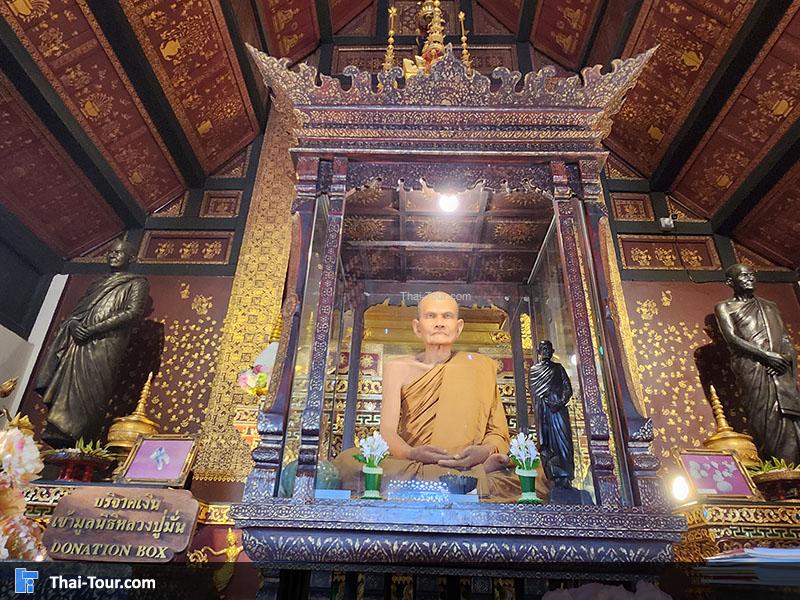 ด้านนอก วัดเจดีย์หลวงวรวิหาร