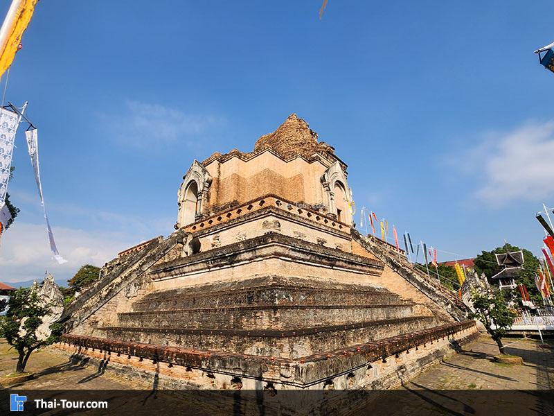 ด้านนอก วัดเจดีย์หลวงวรวิหาร