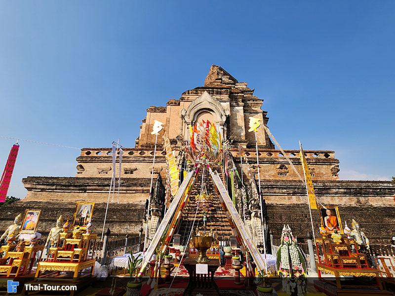 ด้านนอก วัดเจดีย์หลวงวรวิหาร