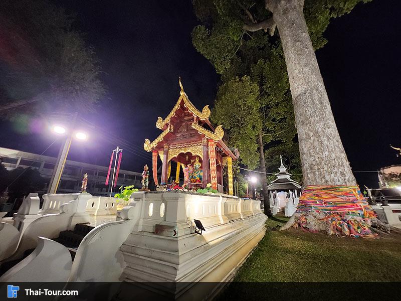 ด้านนอก วัดเจดีย์หลวงวรวิหาร