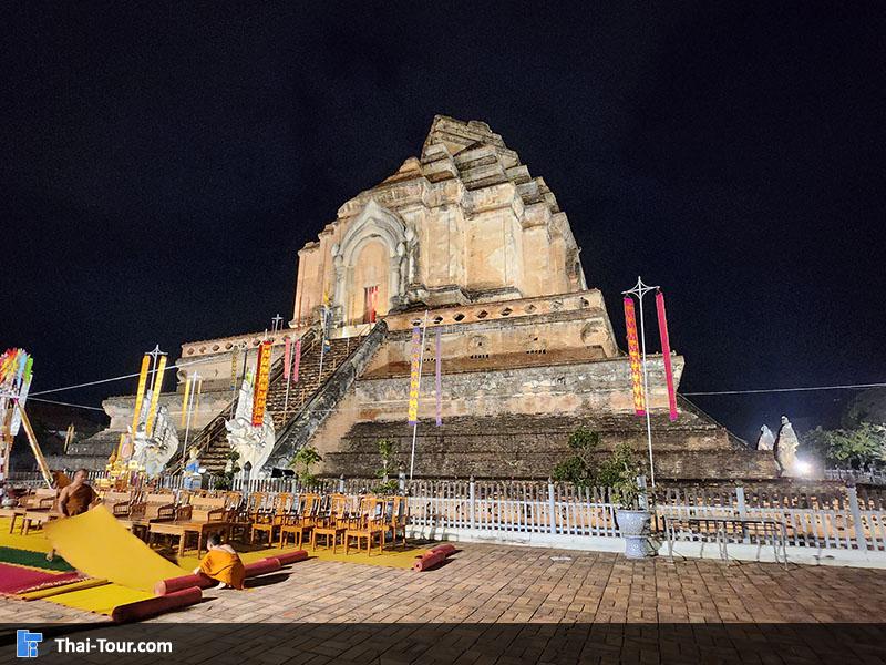 ด้านนอก วัดเจดีย์หลวงวรวิหาร