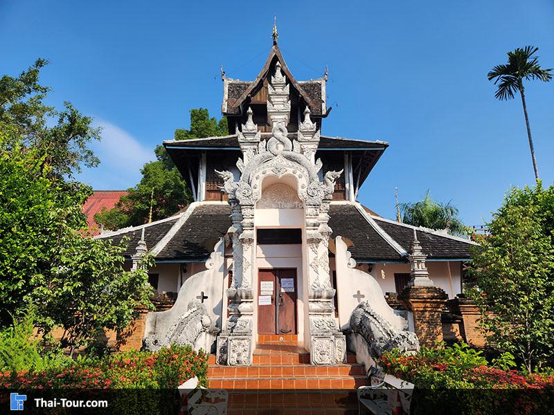 ด้านนอก วัดเจดีย์หลวงวรวิหาร