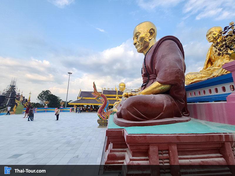 รอบนอก วัดแสงแก้วโพธิญาณ