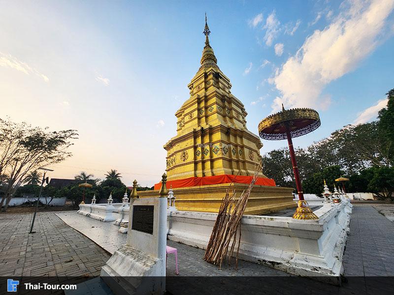 ด้านนอก วัดพระเจ้าทองทิพย์