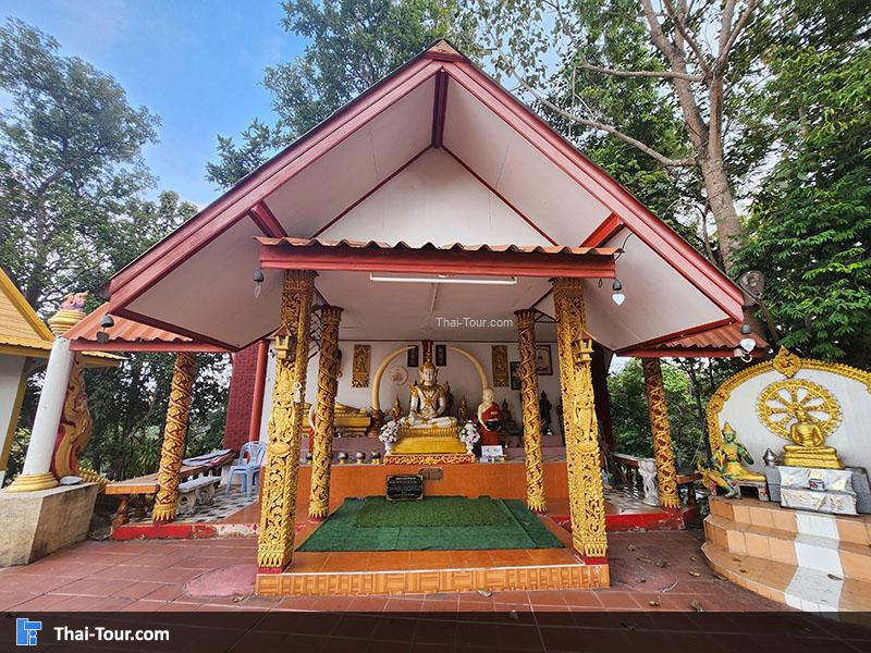 จุดกราบไหว้ วัดพระธาตุจอมหมอกแก้ว