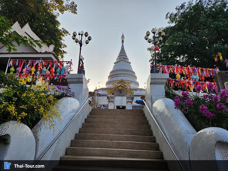 วัดพระธาตุผาเงา