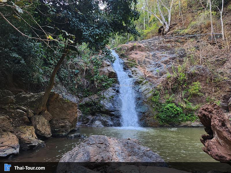 บรรยากาศ รอบๆ น้ำตกตาดม่าน