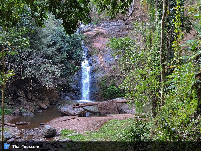 บรรยากาศ รอบๆ น้ำตกตาดม่าน