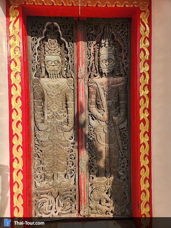 ภายในพระอุโบสถ วัดพญาภู