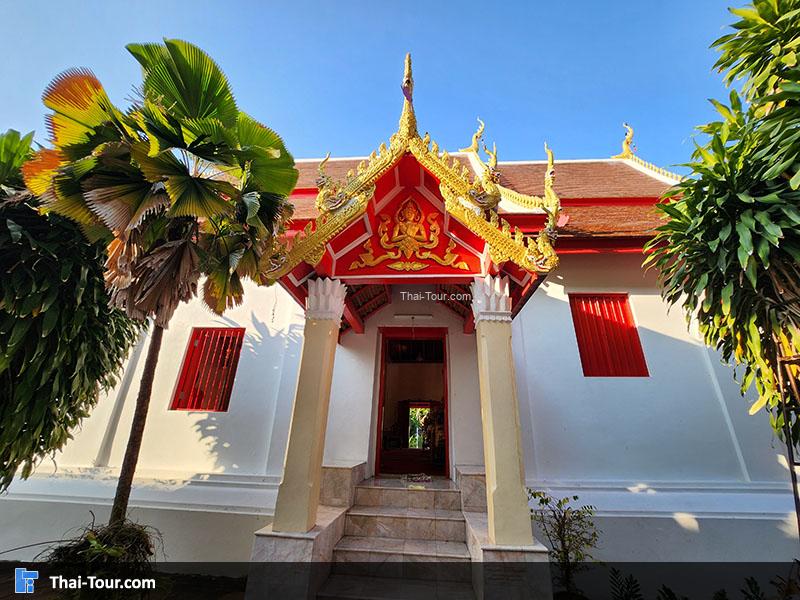 ด้านหน้า พระอุโบสถ วัดพญาภู