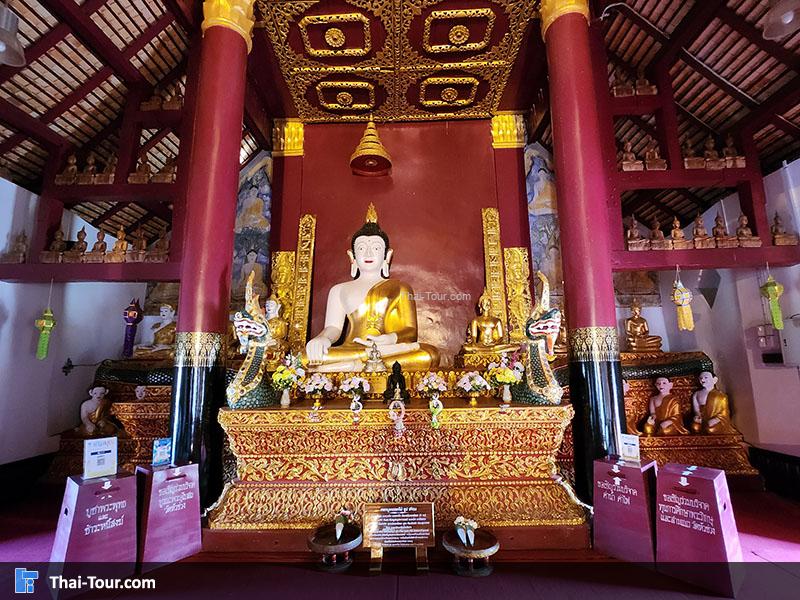 ภายในพระอุโบสถ วัดหัวข่วง