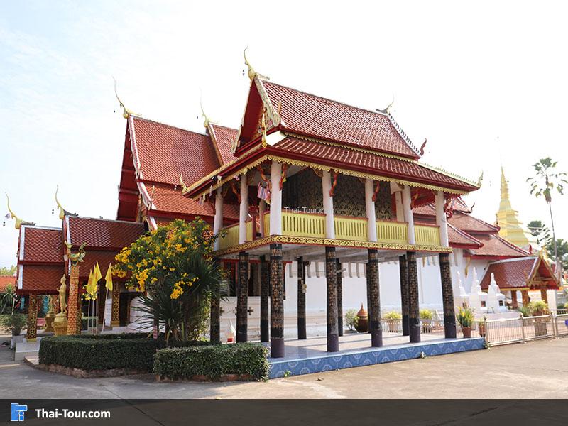 ด้านนอกของพระอุโบสถ วัดพระนอน