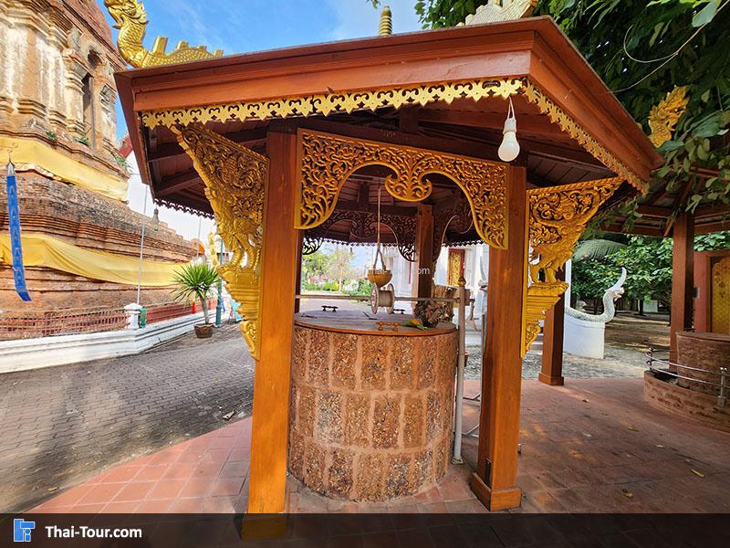 ด้านนอกวัดพระหลวง 