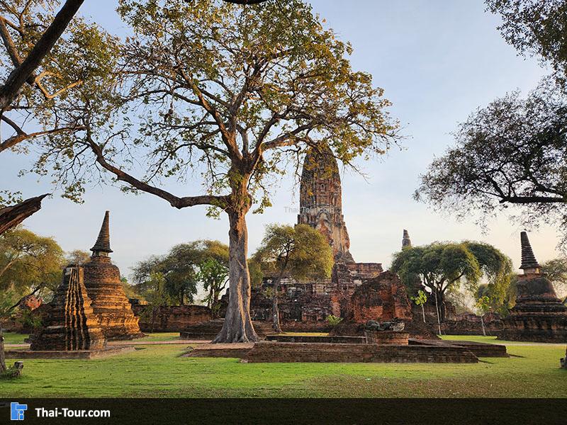 บรรยากาศ วัดพระรามและบึงพระราม