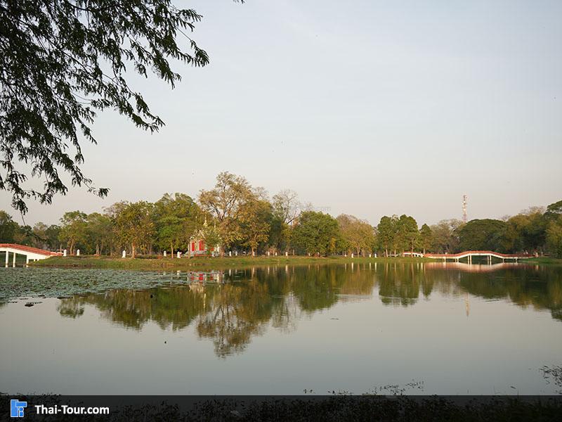 บรรยากาศ วัดพระรามและบึงพระราม