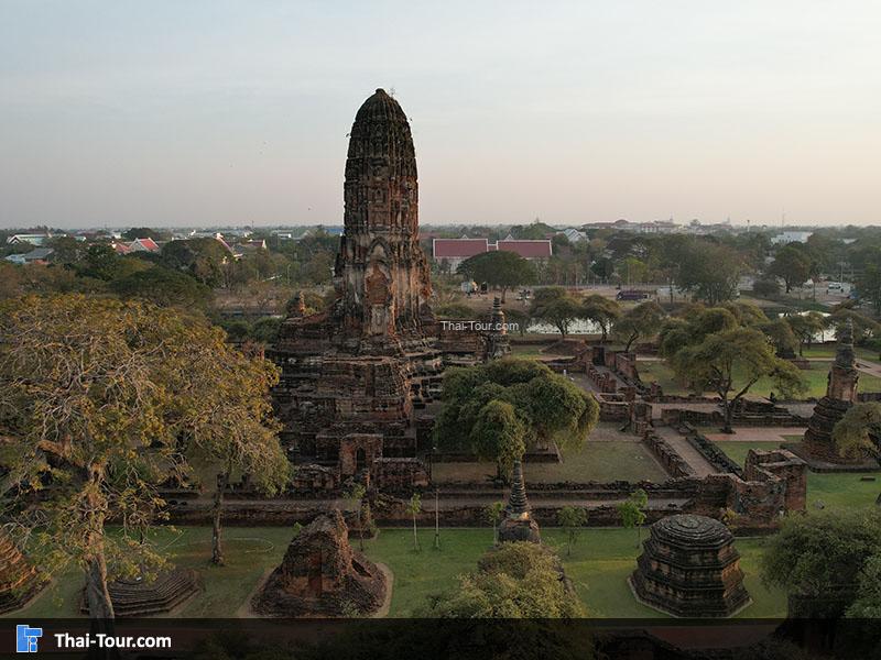 ภาพมุมสูง วัดพระรามและบึงพระราม