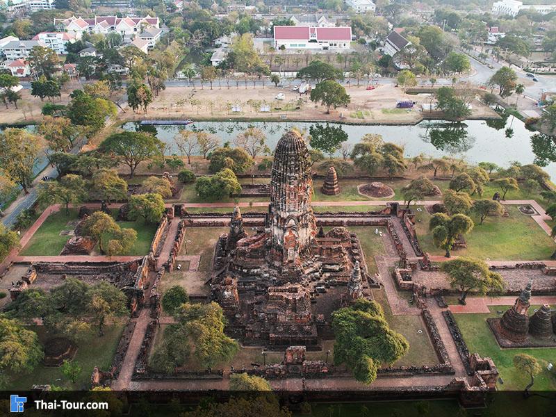 ภาพมุมสูง วัดพระรามและบึงพระราม