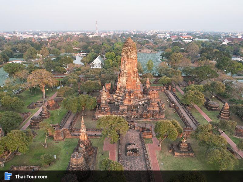 ภาพมุมสูง วัดพระรามและบึงพระราม