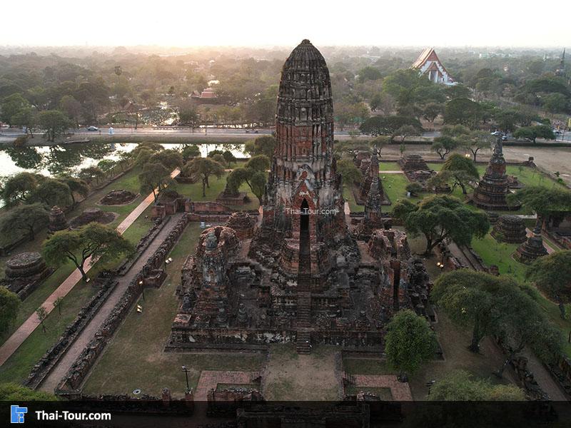 ภาพมุมสูง วัดพระรามและบึงพระราม