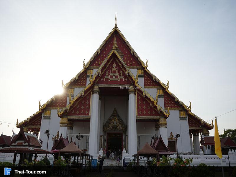 ด้านหน้า วิหารพระมงคลบพิตร