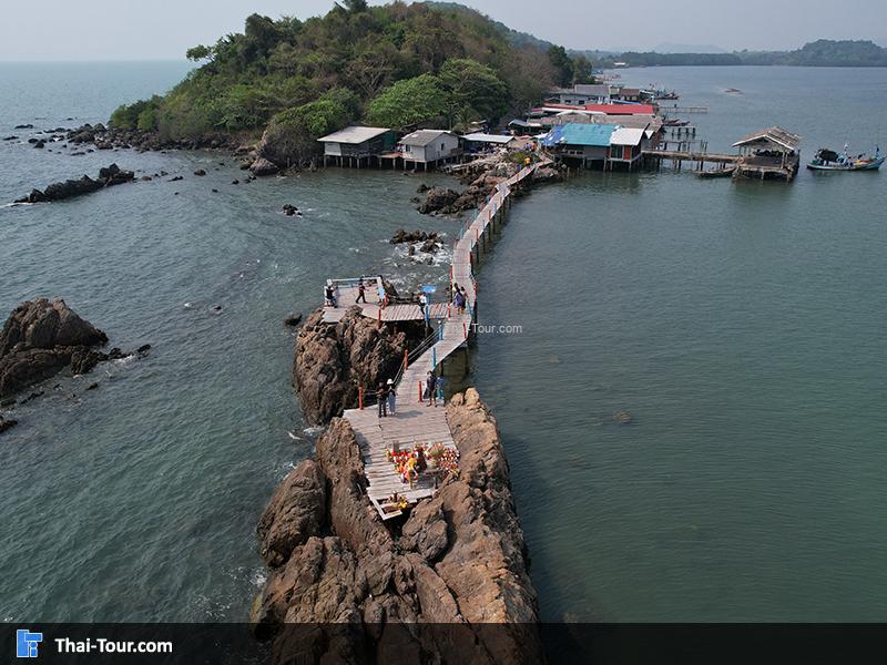 ภาพมุมสูง เจดีย์กลางน้ำบ้านหัวแหลมเจดีย์กลางน้ำบ้านหัวแหลม