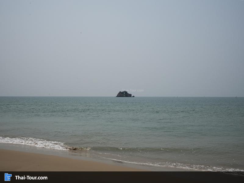 บรรยากาศหน้าชายหาดแหลมแม่พิมพ์